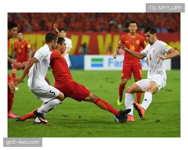 中国足球钢铁防线持续稳健发挥,助力国家队在世界杯预选赛中屡创佳绩 中国足球钢铁防线持续稳健发挥,助力国家队在世界杯预选赛中屡创佳绩