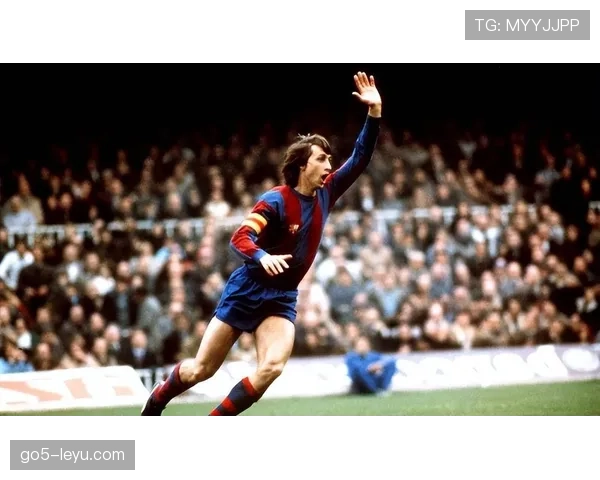 克鲁伊夫战术体系如何重塑现代足球:解析其对当代战术演变的核心影响 克鲁伊夫战术体系如何重塑现代足球:解析其对当代战术演变的核心影响