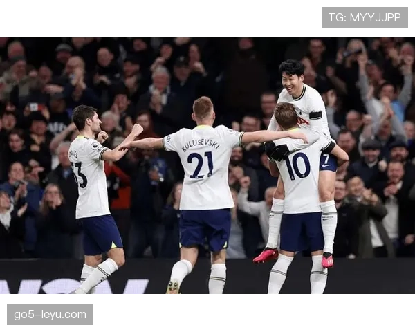 水晶宫逆风翻盘显韧性，英超赛场上演稳健逆转奇迹