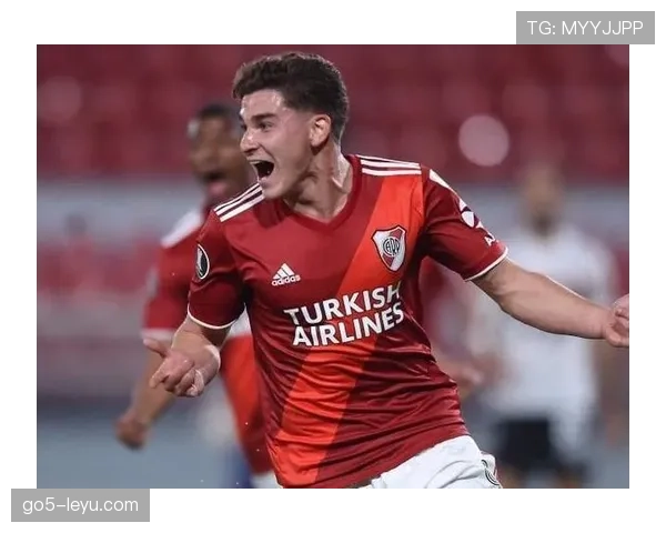 阿尔瓦雷斯是否被哈兰德压制：同队双星战术角色与出场机会对比