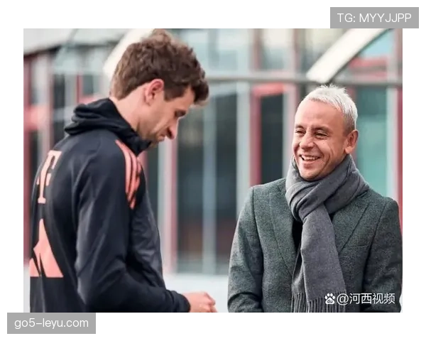 拉菲尼亚训练完顺手买了辆限量超跑，这日子过得跟演偶像剧似的